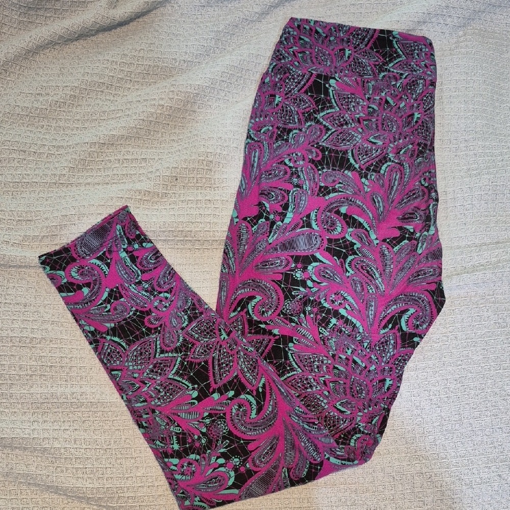 Vibrant Paisley Leggings